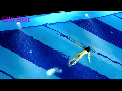 ❤️ Não consigo parar de ver, jovem loira apanhada a nadar nua na piscina da estância balnear ELLA BOLT ❤ Porno vídeo em porno pt.japangaysex.ru ﹏